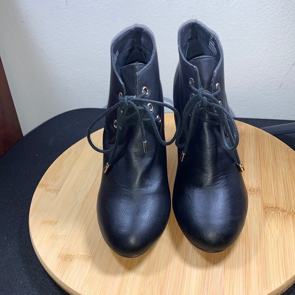 Thalia Sodi Noa Black Wedge Booties with Gold Accents. Lace up Stylish SZ 7M